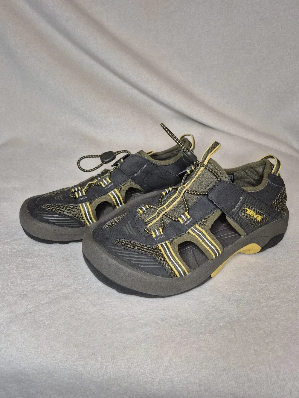 Teva OMNIUM 2 Bungee - Unisex Youth SIZE 3 (Kids) Grey Tones With Yellow Accents
